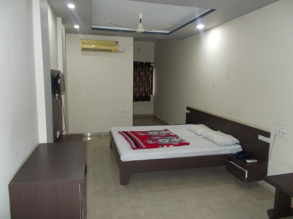 Hotel Rudraksh Virani Extérieur photo
